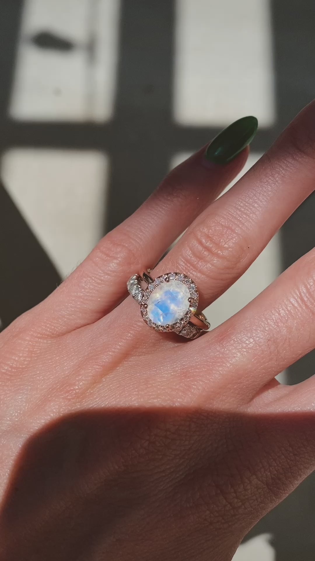 Halo moonstone ring online